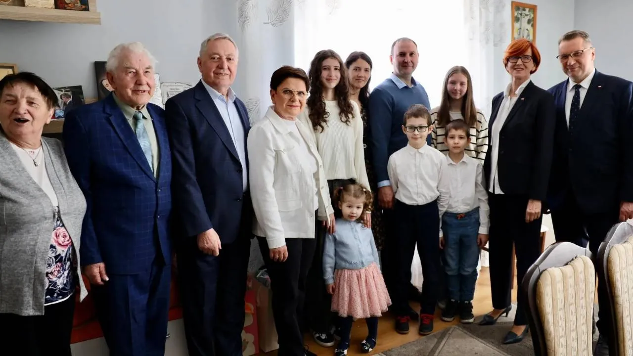 Wrócili tam, gdzie zaczęli. To już 10 lat od uruchomienia programu "Rodzina 500 Plus"