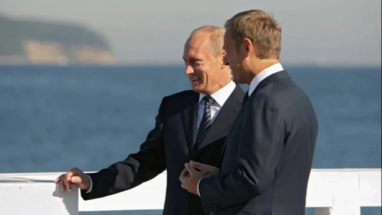 TVP w likwidacji na pomoc Tuskowi. Tak tłumaczą jego spotkania z Putinem