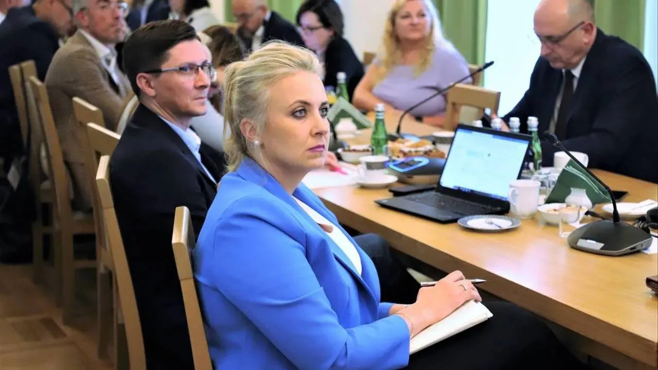 Polska ma zapłacić 5,6 mld zł Pfizerowi. Sójka o tym, kto odpowiadał za „cały proces” i dostał „nagrodę”