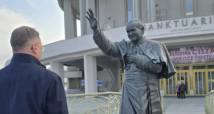Politycy oddali hołd Janowi Pawłowi II. "Dziękujemy Ci, Święty Ojcze!"