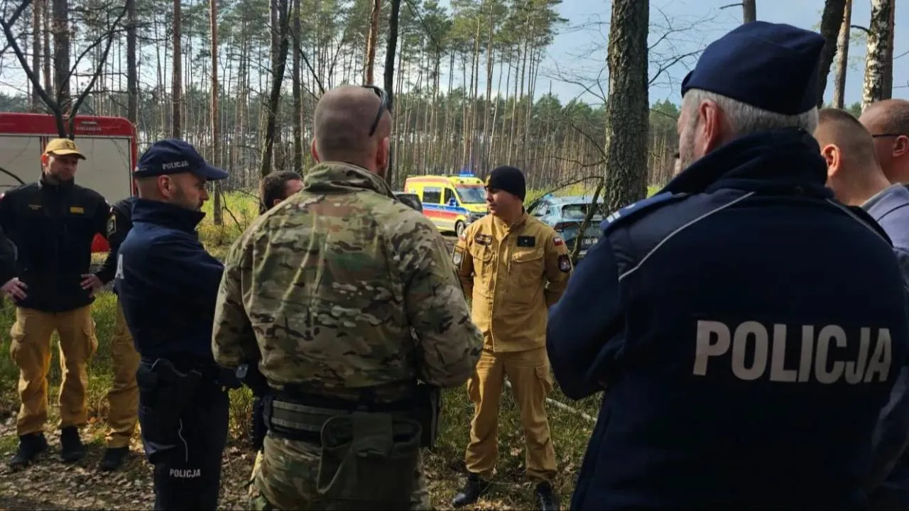 Dron w lesie na terenie niedaleko Opola. Znalazł go spacerowicz