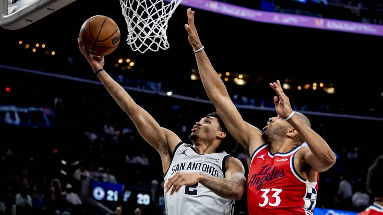 11. zwycięstwo Spurs z rzędu, kontuzja Doncicia