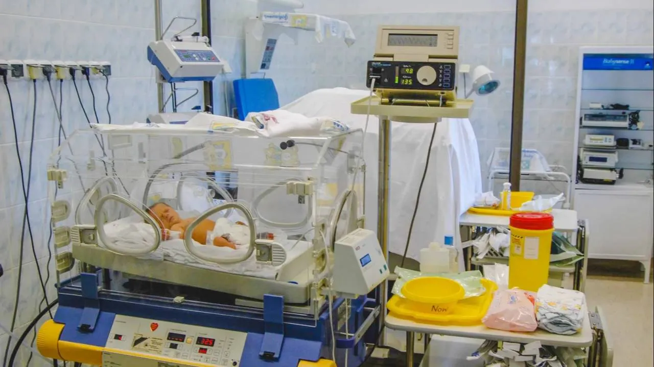 Likwidacja porodówki w Brzezinach. Rosną obawy i sprzeciw