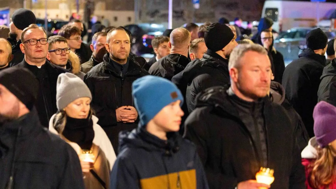 Pod osłoną nocy. Poruszające nabożeństwo z udziałem prezydenta Nawrockiego