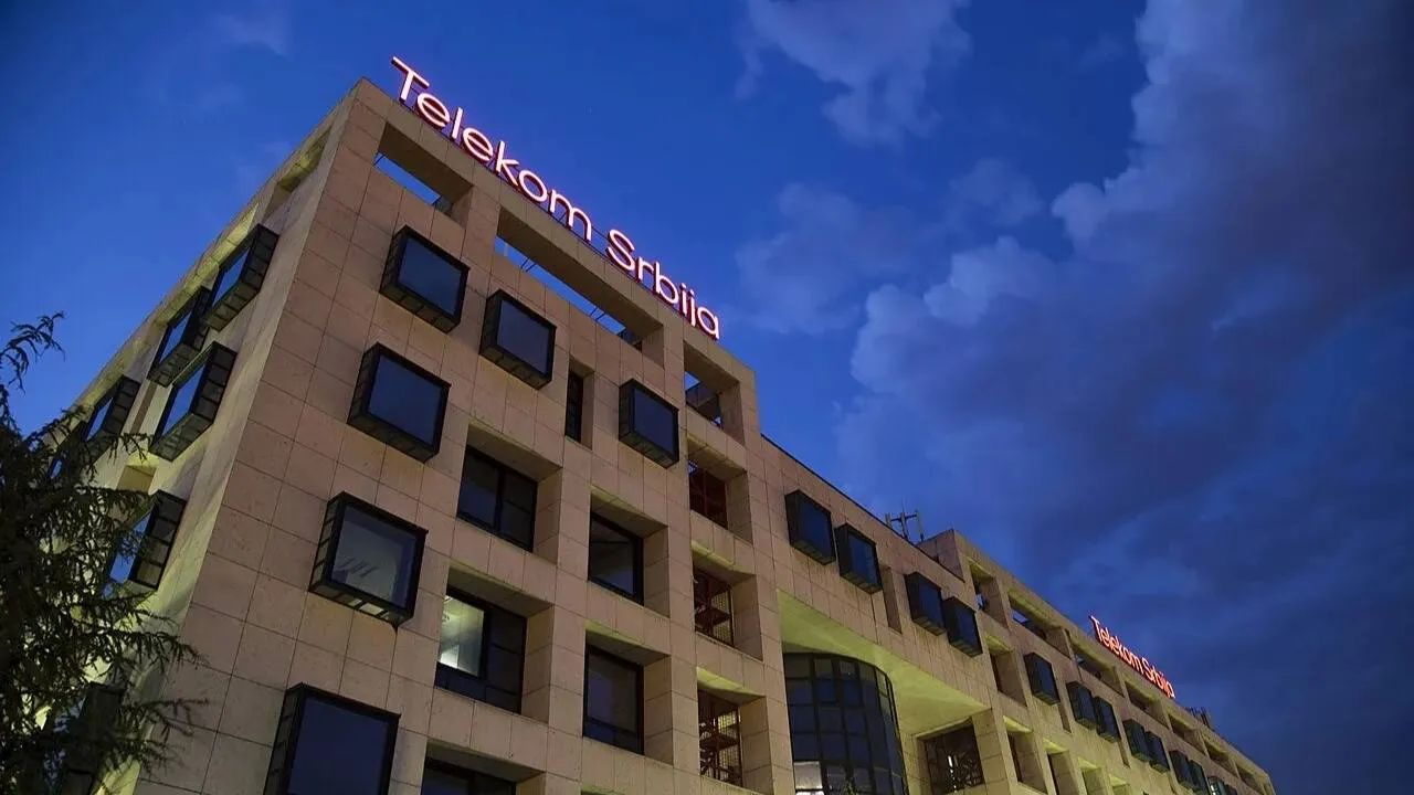 Doradca prezydenta Nawrockiego ostrzega przed Newsmax Polska. Wskazuje na rosyjskie i serbskie powiązania