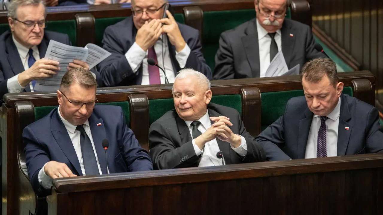 PiS odbija w sondażach. Wszystko po ruchu Kaczyńskiego [SZCZEGÓŁY]
