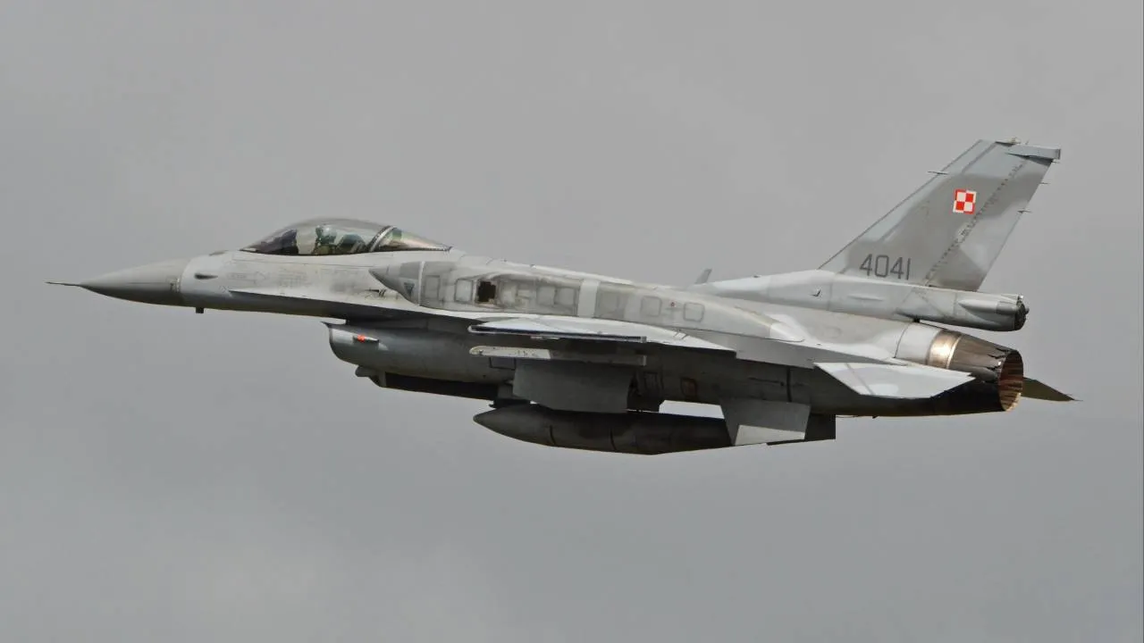 Polskie F-16 przechwyciły rosyjskiego Iła-20. Akcja lotnictwa nad Bałtykiem
