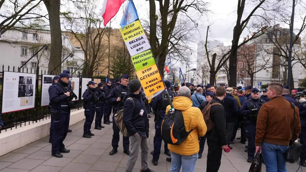 Manifestacja Klubów "Gazety Polskiej". "Z tego cyrku nie śmieje się polski naród". ZOBACZ ZDJĘCIA!