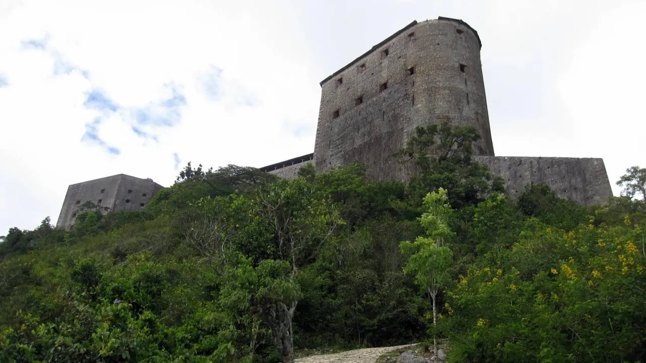 Śmiertelna panika w zabytkowej twierdzy. Nie żyje ponad 30 osób [WIDEO]