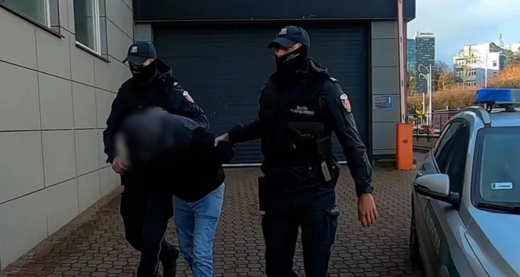 89 kapsułek z kokainą. Przemytnik miał je w żołądku