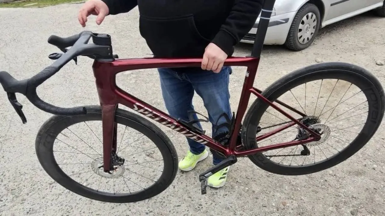 Złodziej roweru prawie wygrał wyścig kolarski!