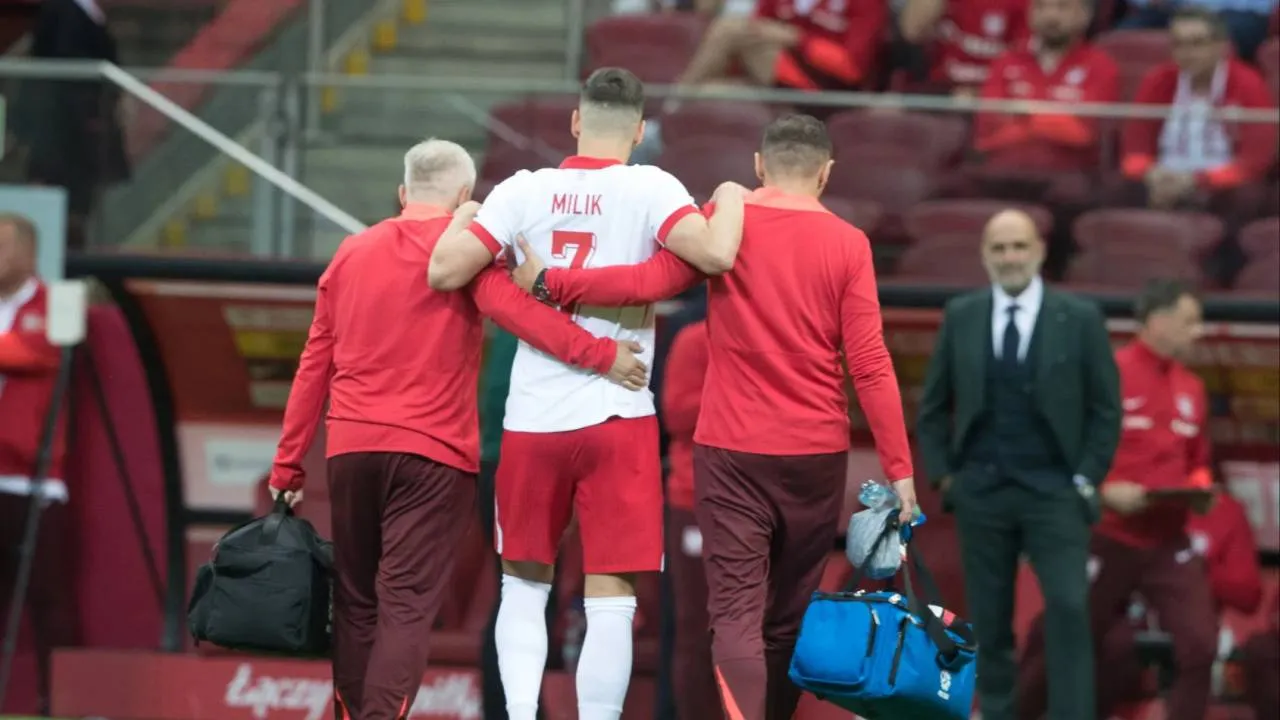 Koszmar Arkadiusza Milika. Pech nie opuszcza polskiego napastnika