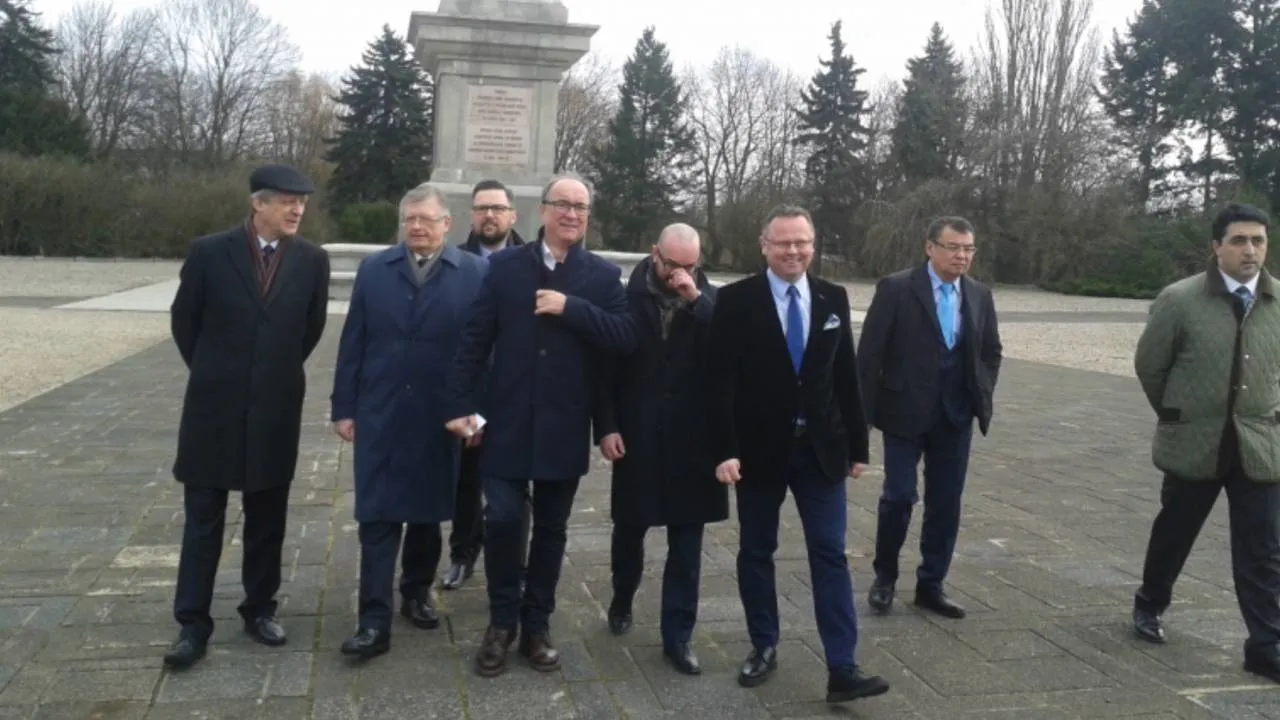 Czarzasty w 2017 roku na Cmentarzu Żołnierzy Armii Czerwonej