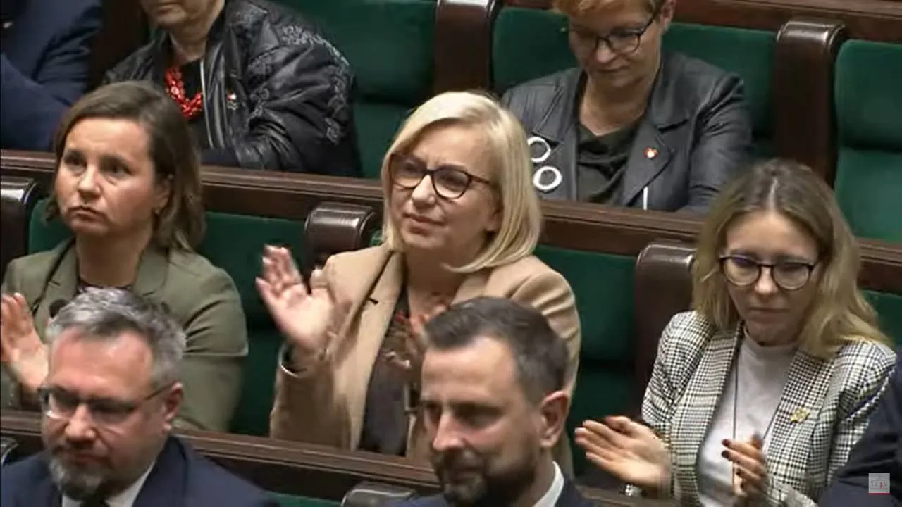 Jak zagłosuje PSL ws. dymisji Hennig-Kloski? "Co najmniej 6-7 głosów będzie za odwołaniem tej baby" [ZOBACZ]