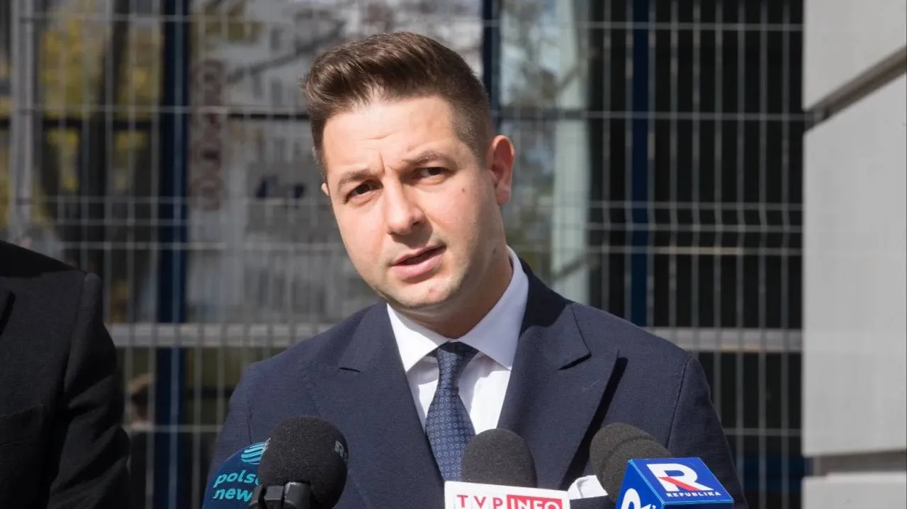 "III RP próbuje zniszczyć PiS". Europoseł dosadnie o sytuacji wewnątrz partii