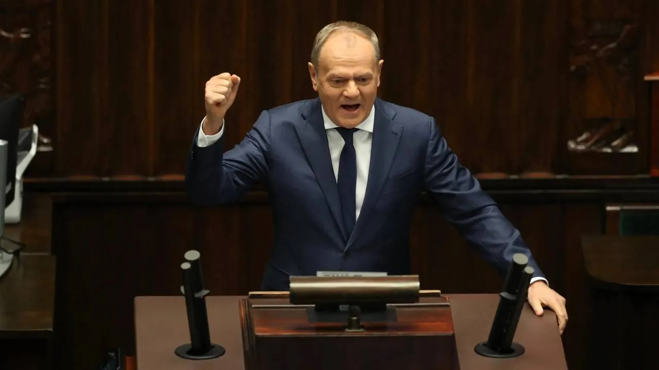 Tusk kontra fakty ws. Zondacrypto. Rzecznik PiS zadał mu ważne pytanie [ZOBACZ]
