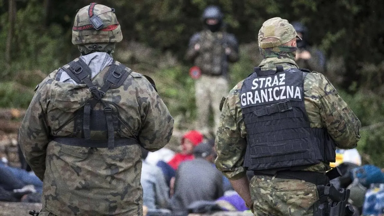 "Zero taryfy ulgowej". PiS chce deportacji cudzoziemców łamiących prawo w Polsce