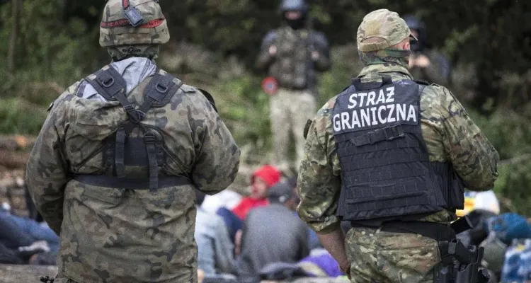 "Zero taryfy ulgowej". PiS chce deportacji cudzoziemców łamiących prawo w Polsce