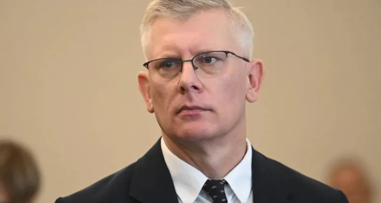 Analiza prawna ws. poświadczeń bezpieczenstwa. "Cenckiewicz ma dostęp do informacji niejawnych"