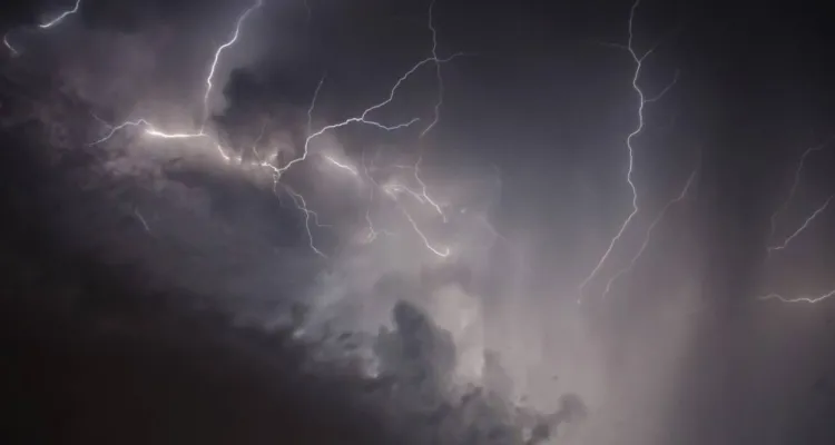 Załamanie pogody w Polsce. Burze, ulewy i śnieg w prognozie