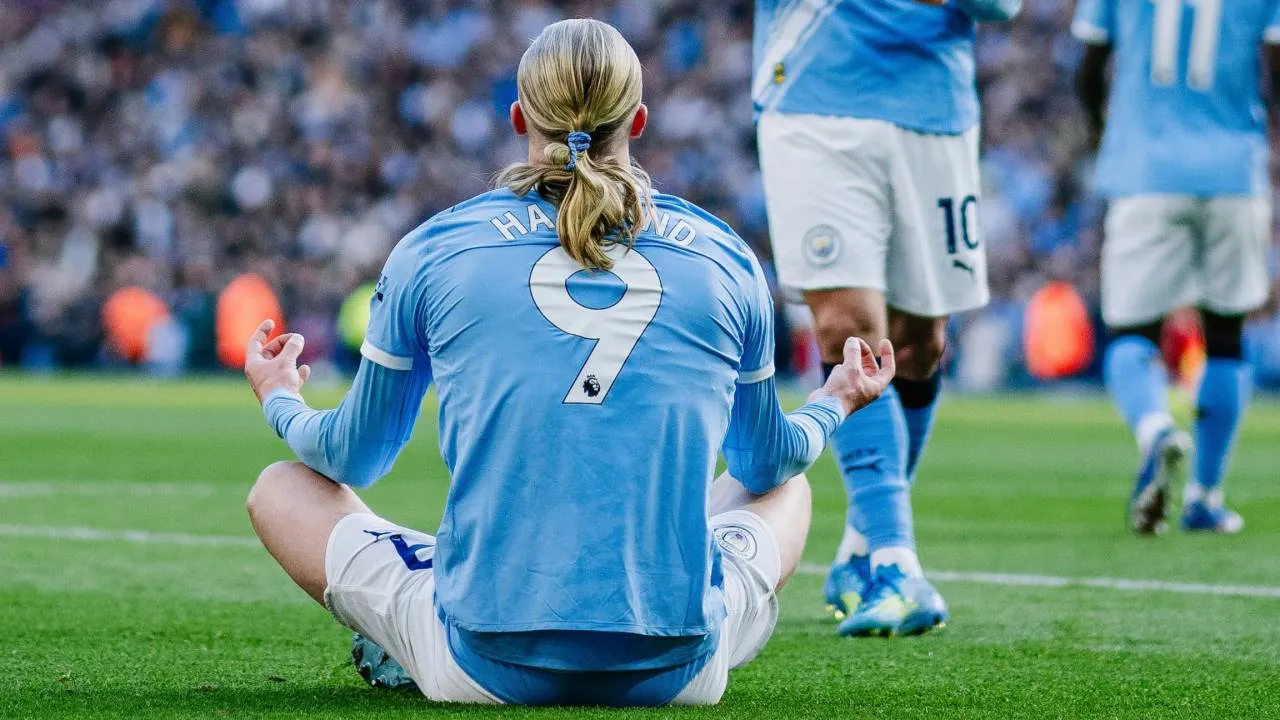 Gol Haalanda przesądził o wygranej Manchesteru City. Walka o mistrzostwa trwa [WIDEO]