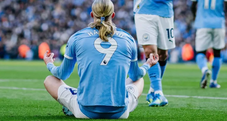 Gol Haalanda przesądził o wygranej Manchesteru City. Walka o mistrzostwa trwa [WIDEO]