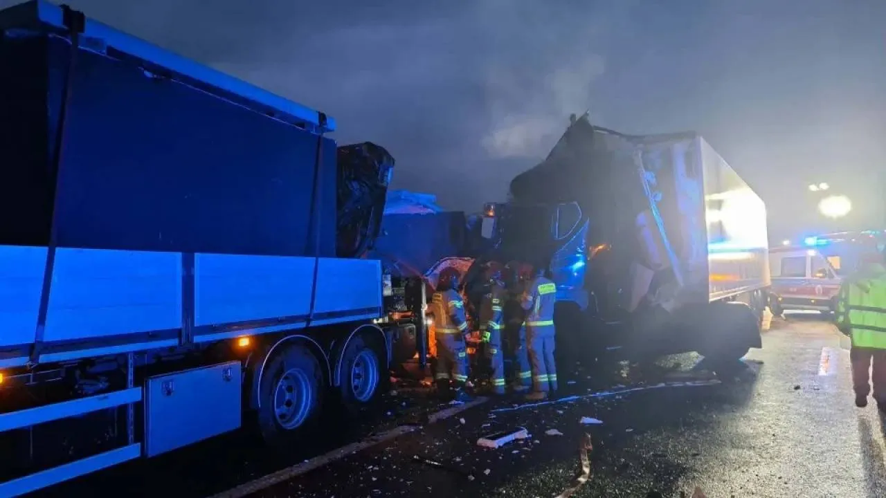 Tragiczny wypadek na A2 o świcie. Jedna osoba nie żyje