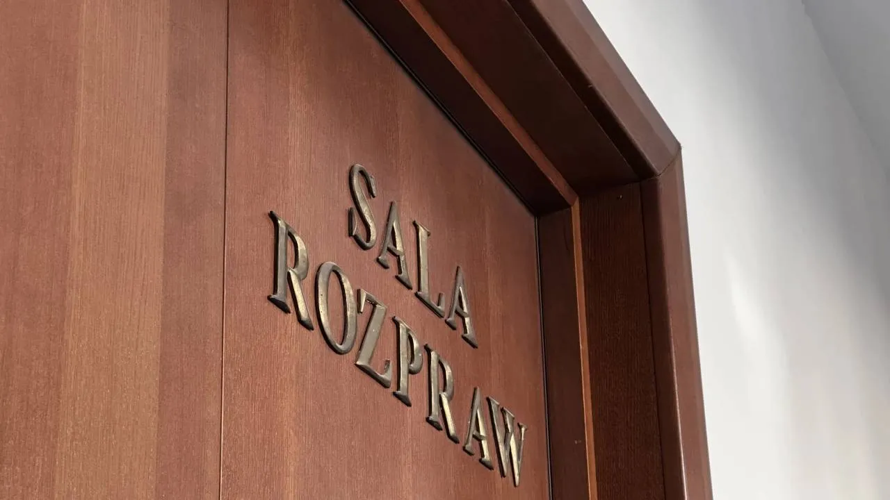 Ukrył zwłoki matki w walizce. Do sądu trafił akt oskarżenia