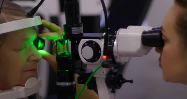 NFZ szykuje kolejne cięcia. Fundusz kończy z pełnym finansowaniem nadwykonań operacji zaćmy