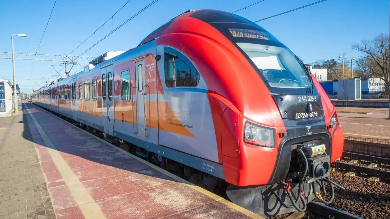 Tragedia na torach. Dwie nastolatki potrącone przez pociąg. Jedna nie żyje