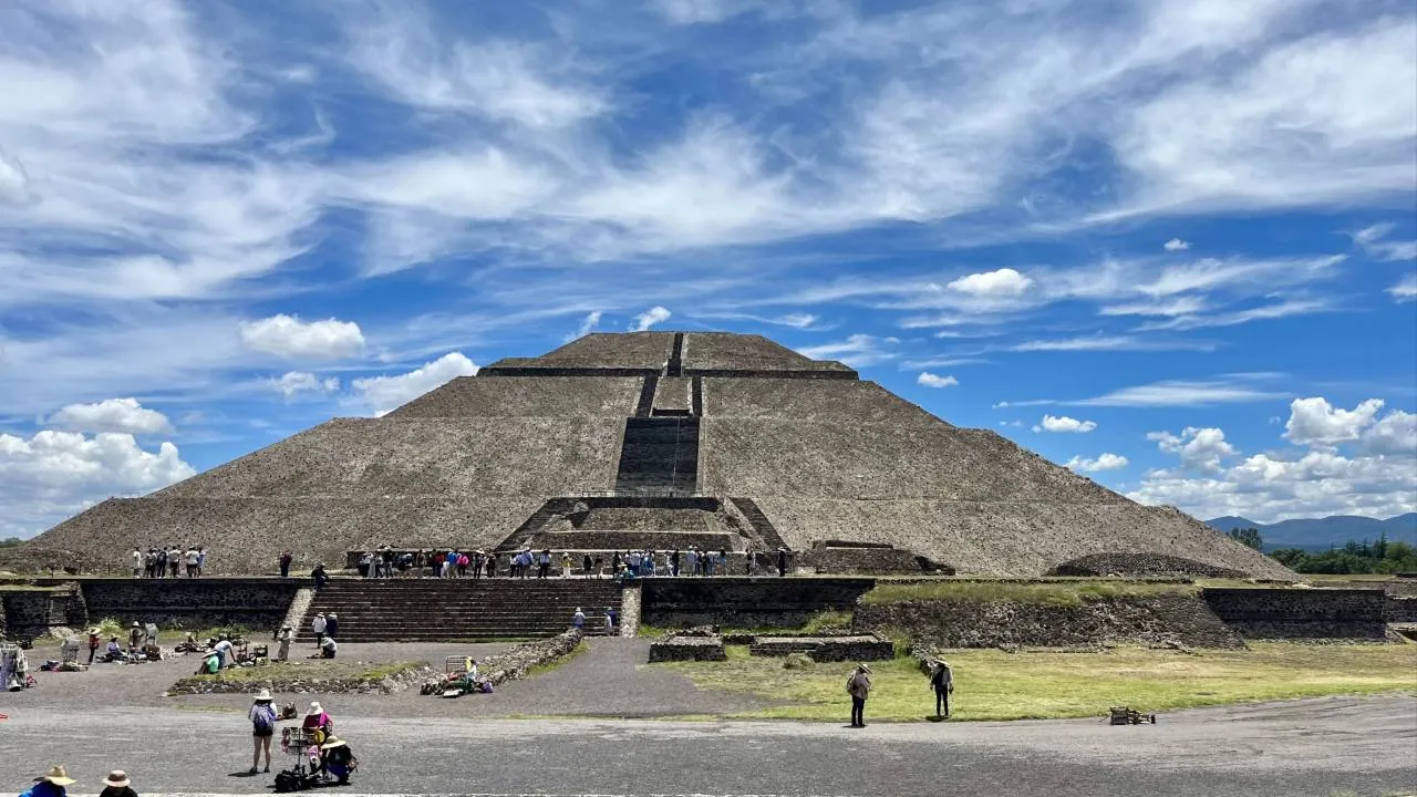 Zamach na piramidzie w Meksyku. Sprawca - sympatykiem Hitlera