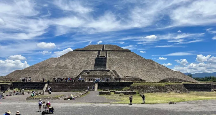 Zamach na piramidzie w Meksyku. Sprawca - sympatykiem Hitlera