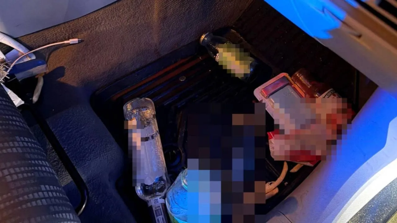 Uderzyły w słup i pojechały dalej. Obie były pijane