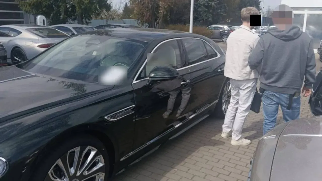 Nietypowa próba oszustwa. Chciał wypożyczyć luksusowy samochód za 2 mln