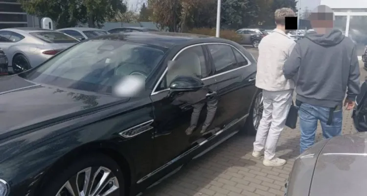 Nietypowa próba oszustwa. Chciał wypożyczyć luksusowy samochód za 2 mln