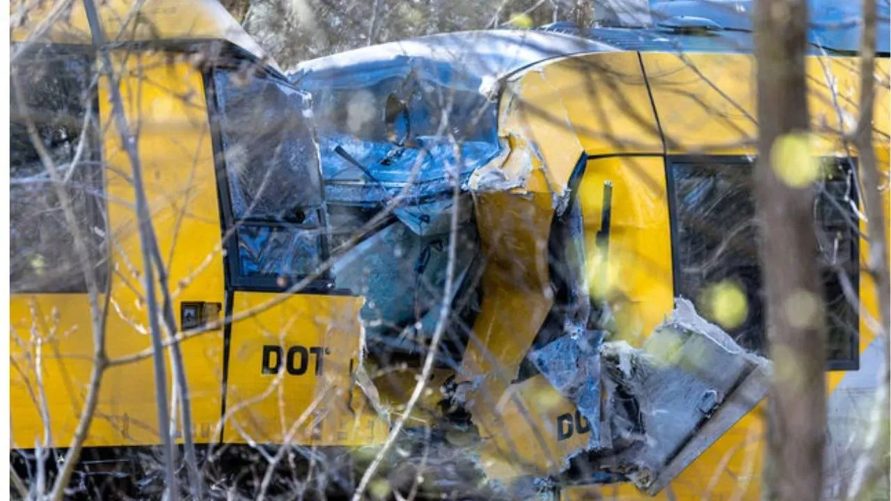 Czołowe zderzenie pociągów. Kilkanaście osób rannych