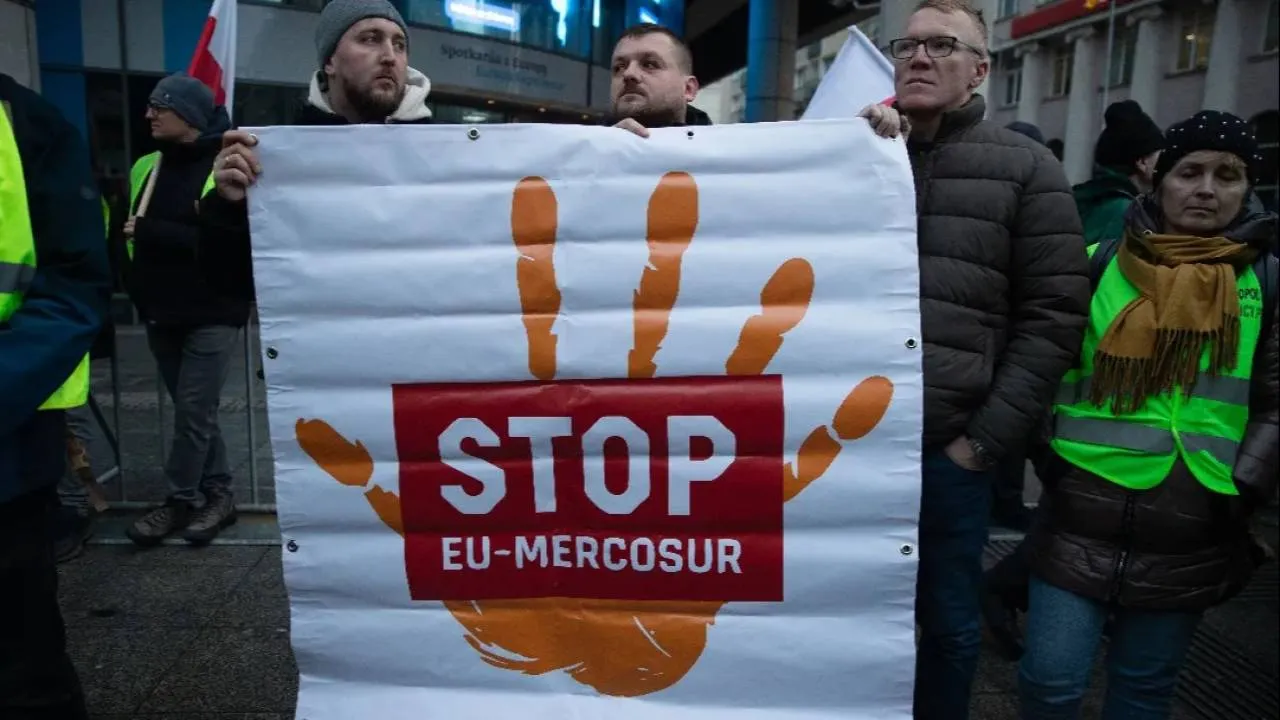 Krajewski twierdzi, że od pierwszego dnia blokował Mercosur. Dostał odpowiedź: Kłamstwo ma krótkie nogi