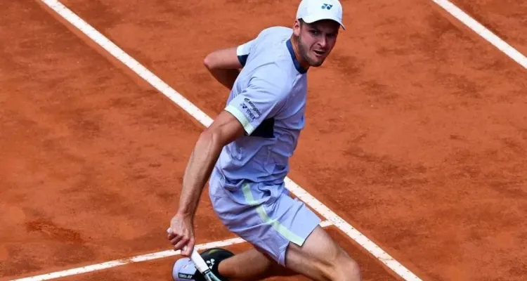 Musetti za mocny dla Hurkacza. Polski tenisista odpadł z ATP w Madrycie