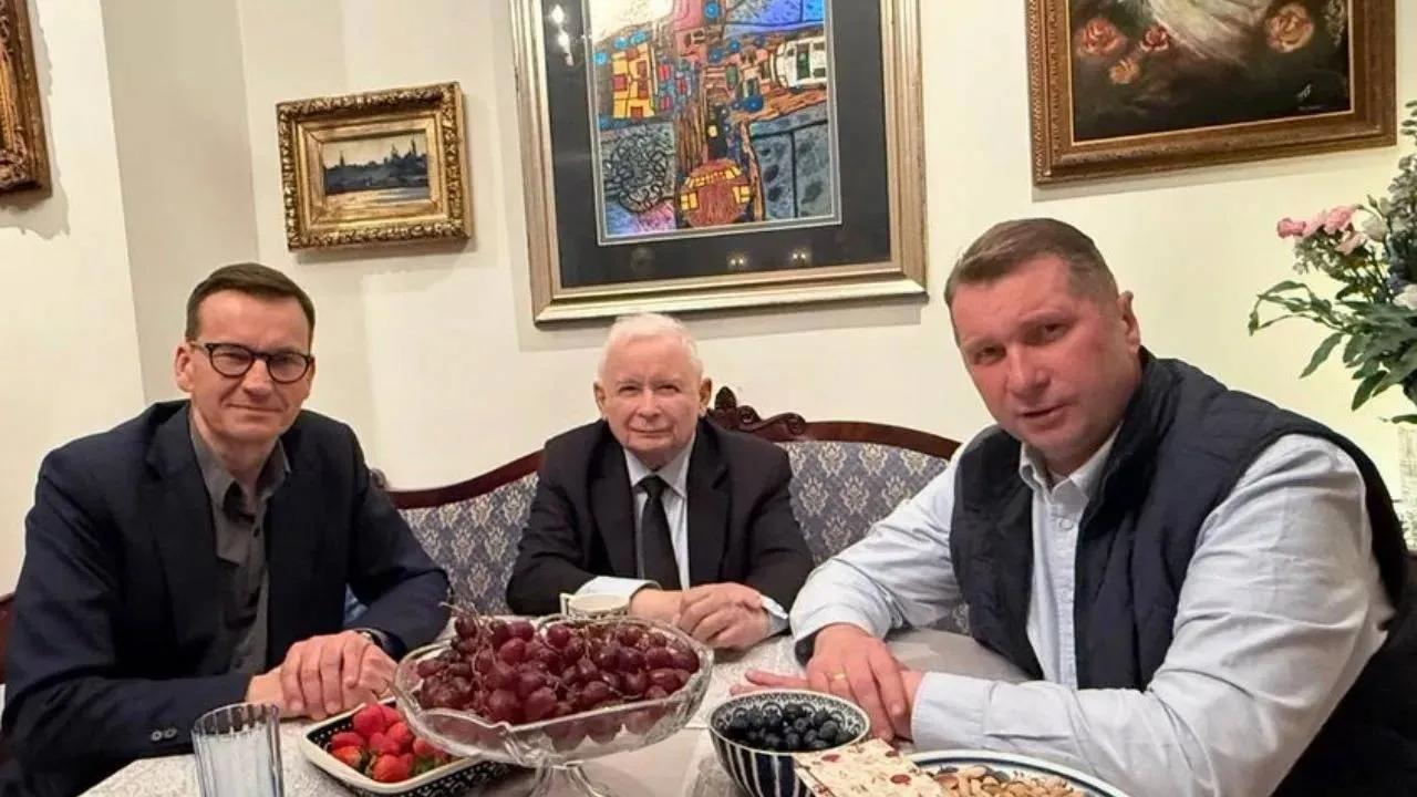 Prezes PiS na wspólnym zdjęciu z Czarnkiem i Morawieckim. "Kolejna dobra rozmowa"