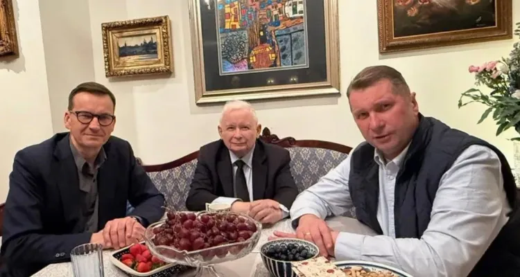 Prezes PiS na wspólnym zdjęciu z Czarnkiem i Morawieckim. "Kolejna dobra rozmowa"