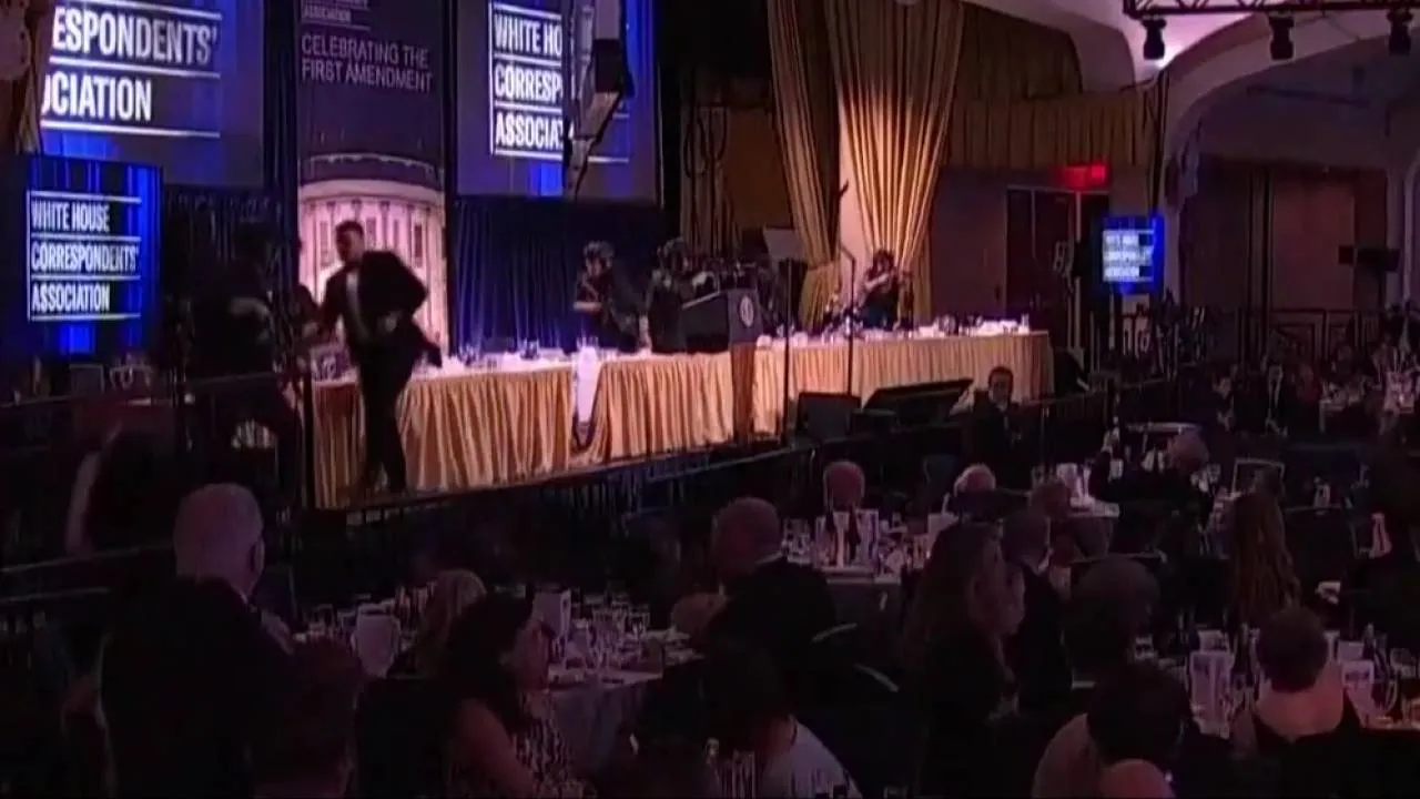 Strzały i ewakuacja Donalda Trumpa! Atak podczas kolacji prezydenta USA z dziennikarzami