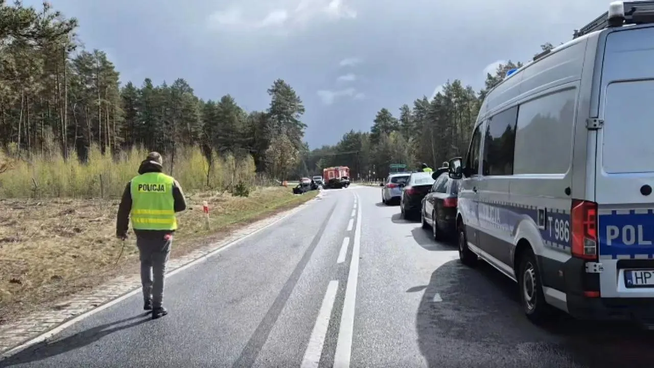 Samochody po zderzeniu stanęły w płomieniach. Są ofiary śmiertelne