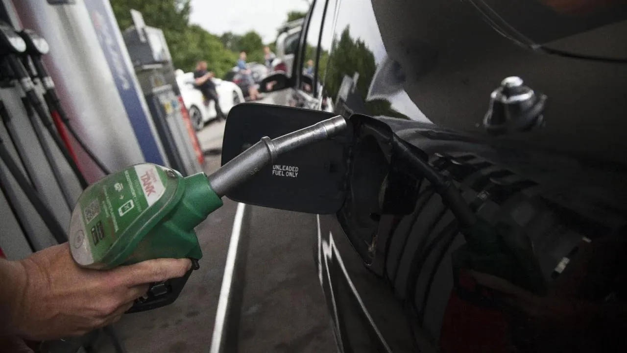 Paliwa z niższym VAT-em i akcyzą dłużej. Jest nowa data