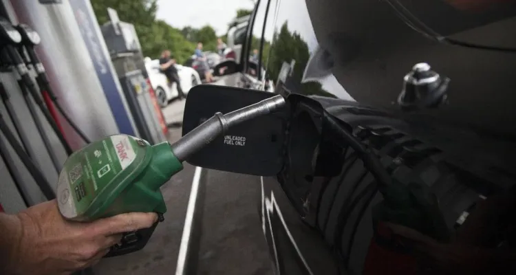 Paliwa z niższym VAT-em i akcyzą dłużej. Jest nowa data