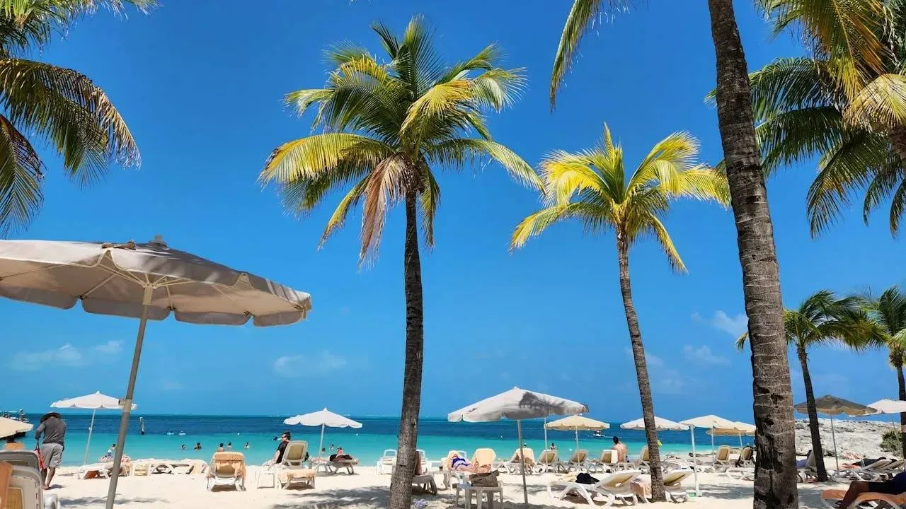 Tanie kierunki na wakacje – gdzie warto polecieć?