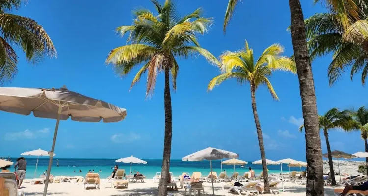 Tanie kierunki na wakacje – gdzie warto polecieć?