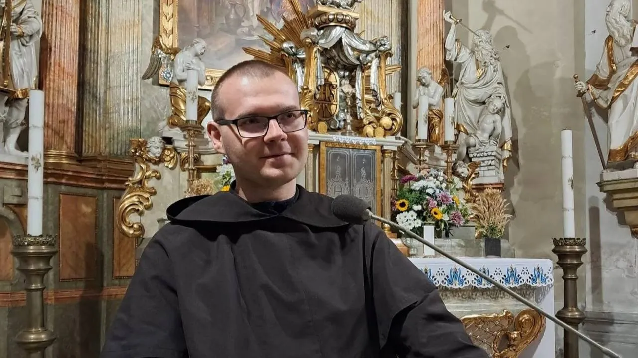 Zakonnik więziony przez reżim w Mińsku wrócił do Polski. "Potrzebuje czasu"