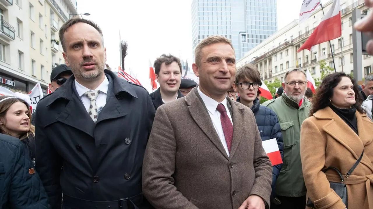 Janusz Kowalski opuścił klub PiS. Co dalej? Na horyzoncie nieoczekiwany kierunek