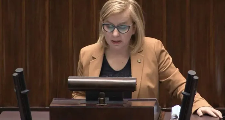 Głosowanie nad przyszłością Pauliny Hennig-Kloski. Jeden poseł koalicji chce poprzez wotum