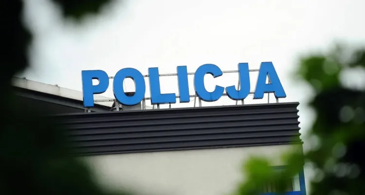 Wypadek podczas pościgu. Policjant wjechał w kobietę